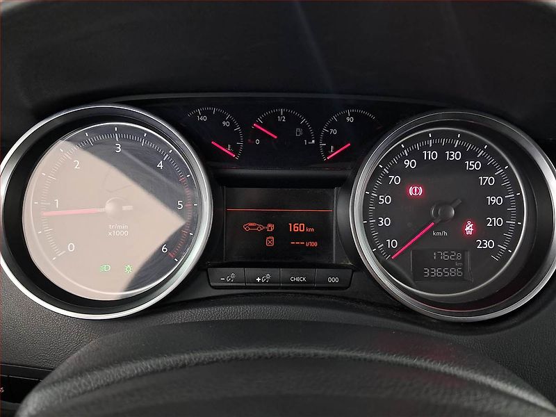 Peugeot 508 (2011) 2.0 HDi, nová STK - fotka 11 z 22