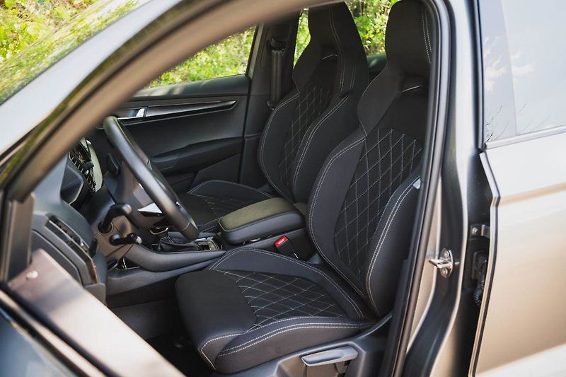 Škoda Karoq (2025) 2.0 TDI, 4X4, Navigace - fotka 17 z 32