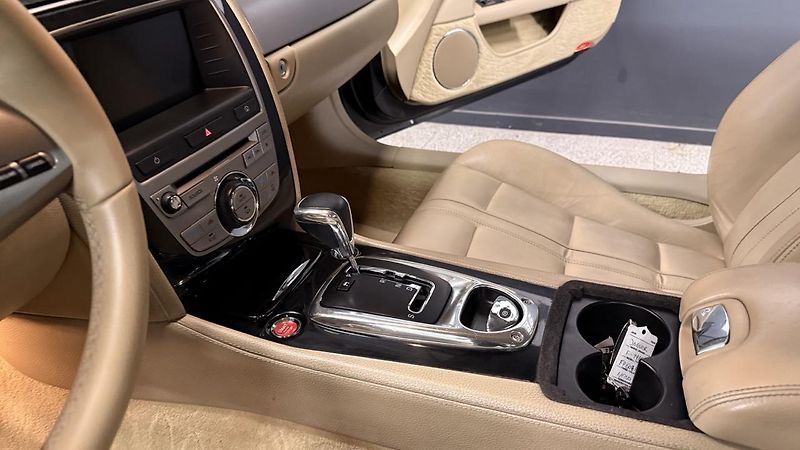 Jaguar XK (2009) V8 3.5i, REZERVOVÁNO - fotka 19 z 55