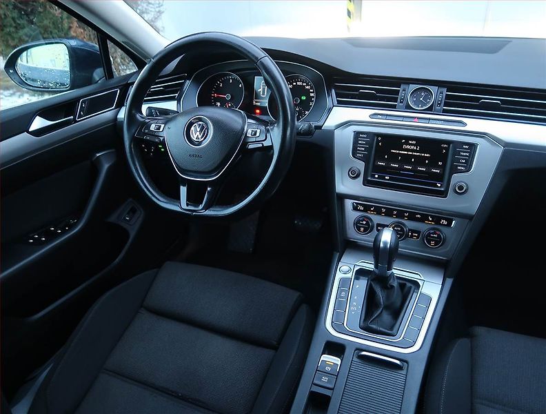 Volkswagen Passat (2017) 2.0 TDI, Automat, Serv.kniha - fotka 7 z 22