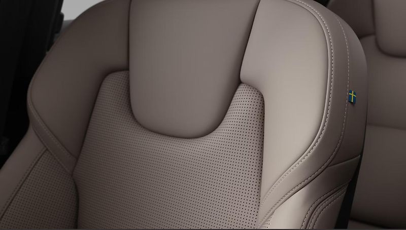 Volvo XC60 (2026) B5 PLUS - fotka 7 z 13