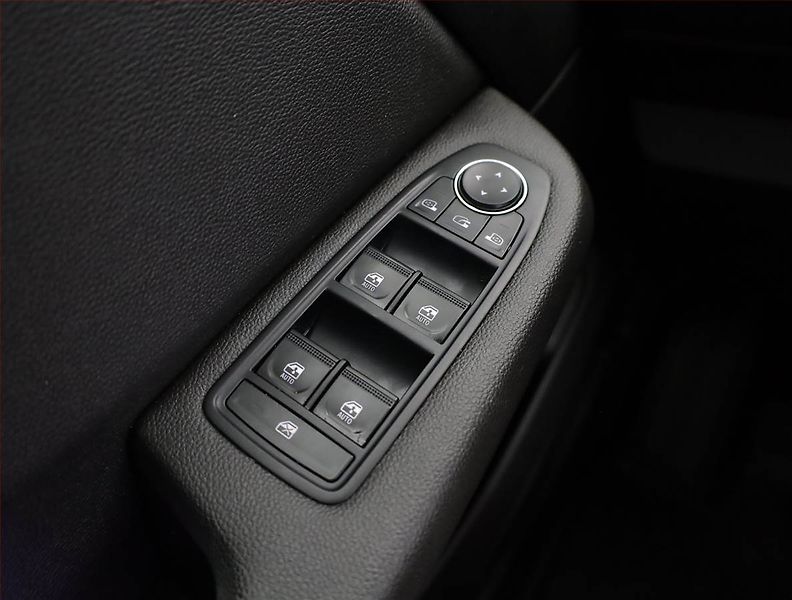 Renault Clio (2022) 1.0 TCe, Kůže, Navi, Tempomat - fotka 16 z 19