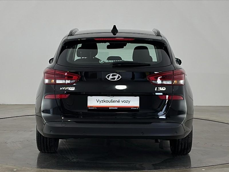 Hyundai i30 Smart DCT - fotka 17 z 26