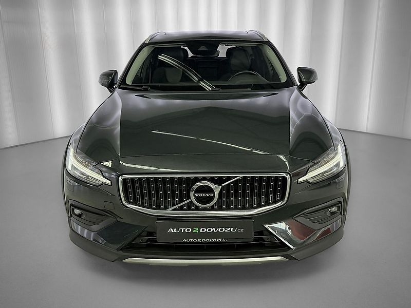 Volvo V60 D4 AWD, WEBASTO, PANORAMA, EL. - fotka 3 z 30