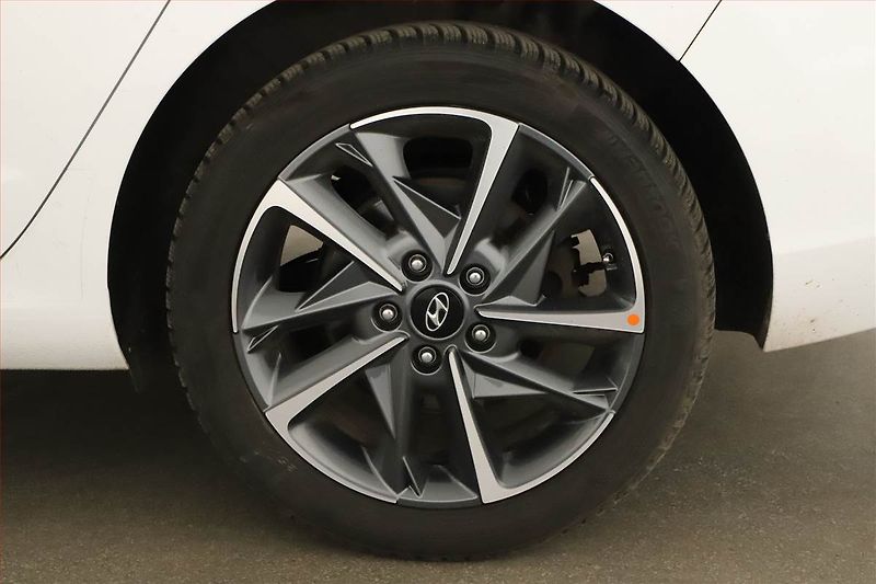 Hyundai i30 (2023) Style 1.5 T-GDI MHEV, ČR,1.maj - fotka 12 z 16