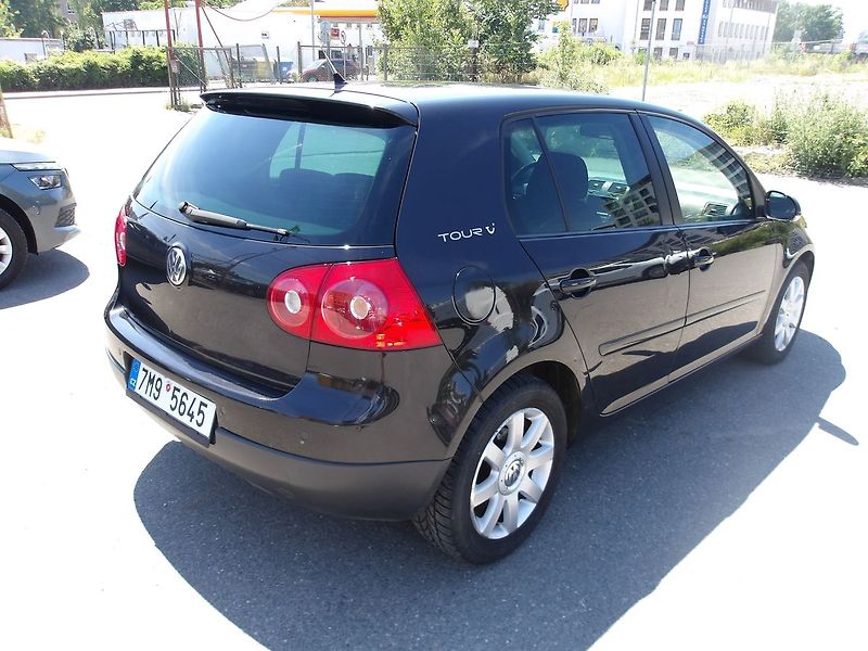 Volkswagen Golf 1,4i 16V KLIMA,VÝHŘEVY,ŠÍBR ! - fotka 5 z 26