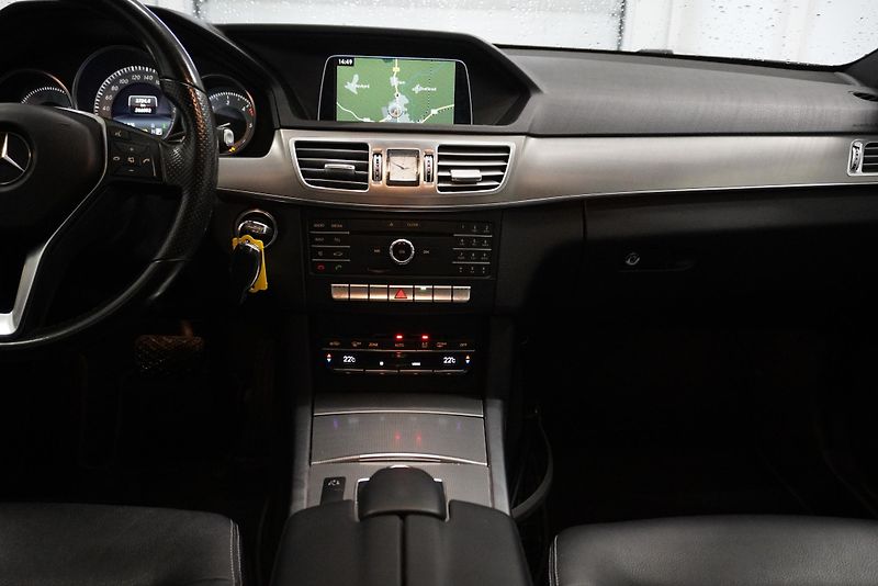 Mercedes-Benz Třídy E (2015)  3,0 V6 BLUETEC AUTOMAT - fotka 18 z 23