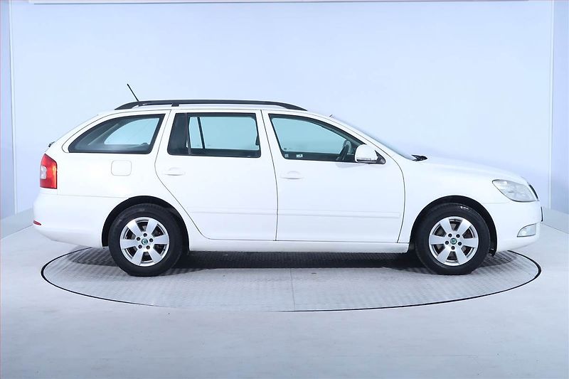 Škoda Octavia (2012) 1.6 TDI, Tempomat - fotka 6 z 17