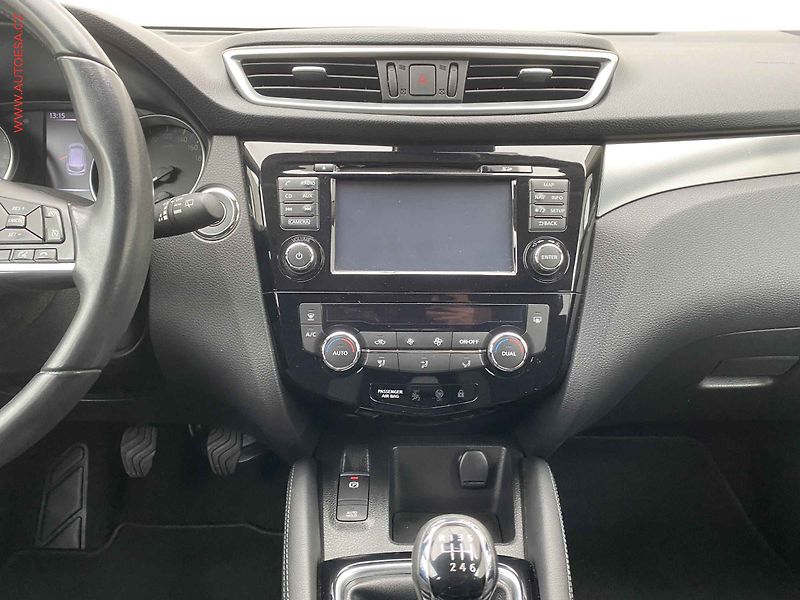 Nissan Qashqai (2018) 1.2 DIG-T, Panor, navi - fotka 12 z 17