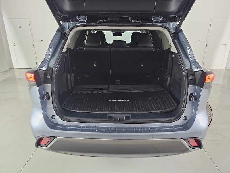 Toyota Highlander (2024) 2.5HEV 248k 4X4 EXECUTIVE - fotka 29 z 30