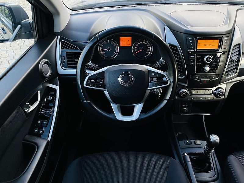 SsangYong Korando 2.0i MAN 1.MAJ SERVISKA TAŽNÉ - fotka 24 z 41