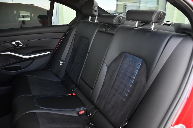 BMW Řada 3 320d xDrive M-SPORT 3L-ZÁRUKA  - fotka 40 z 45