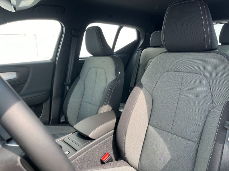 Volvo XC40 CORE B3 FWD 120kW - fotka 16 z 21
