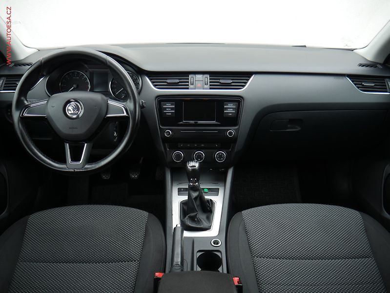 Škoda Octavia (2016) 1.6 TDi, 2.maj,ČR, AC - fotka 8 z 15