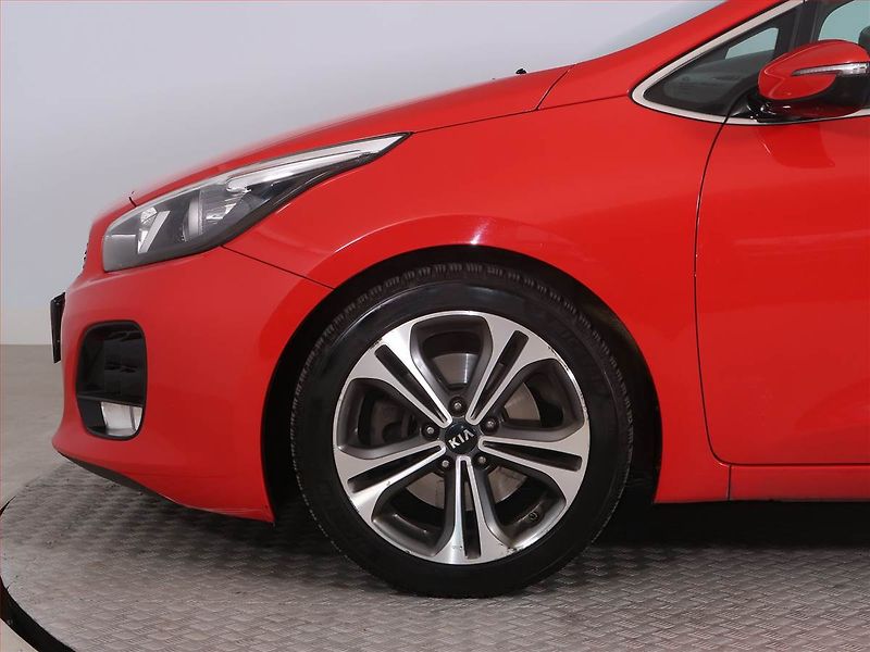 Kia Ceed (2016) GT Line 1.0 T-GDI, ČR,1.maj - fotka 15 z 22