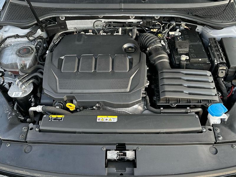 Volkswagen Passat Business Premium 2,0TDI 110kW - fotka 17 z 25