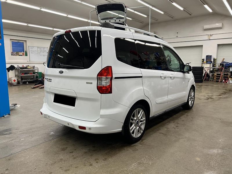 Ford Tourneo Courier 1.0 ECOBOOST 74kW - fotka 6 z 16