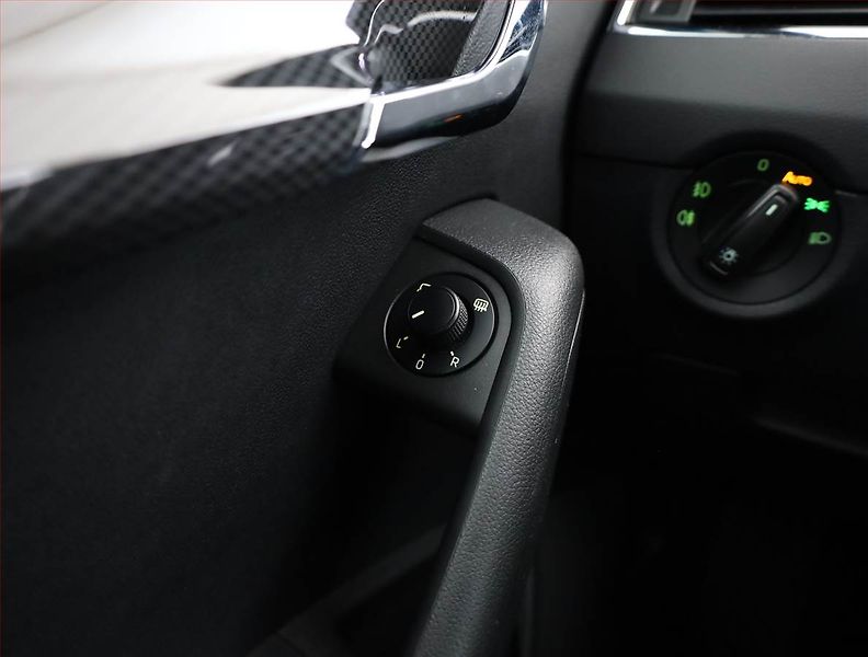 Škoda Octavia (2014) RS 2.0 TDI, Automat, Xenony - fotka 16 z 18