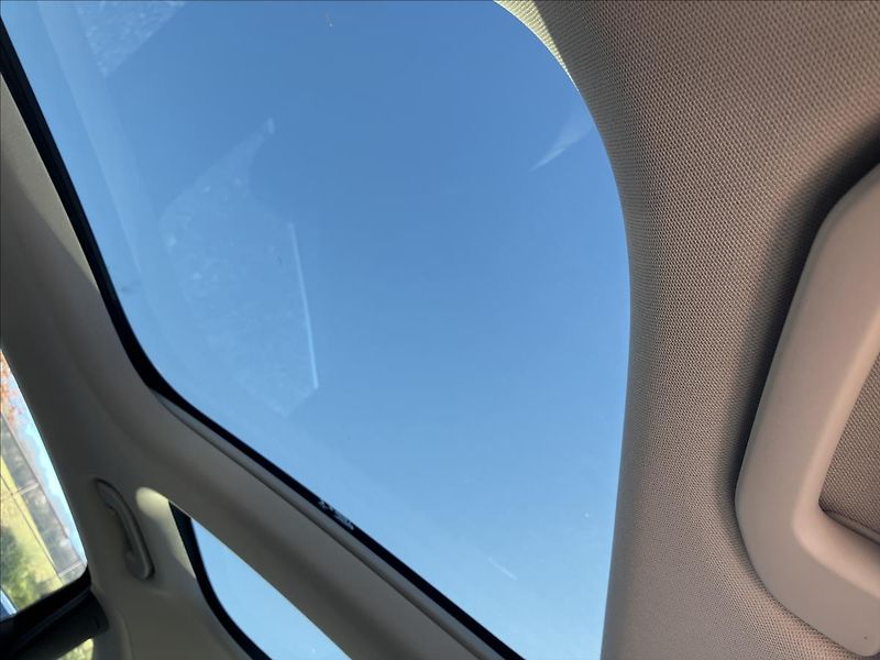 Mercedes-Benz Třídy B 1,3 Distronic Pano CarPlay - fotka 12 z 23