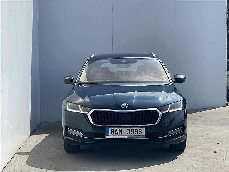 Škoda Octavia 2,0 TDI Combi Style Plus TAŽNÉ - fotka 21 z 23