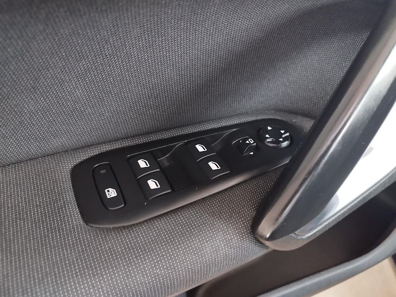Peugeot 308 (2018) 1,2I,81KW,1.ROK ZÁRUKA,NAJ.54t - fotka 20 z 36