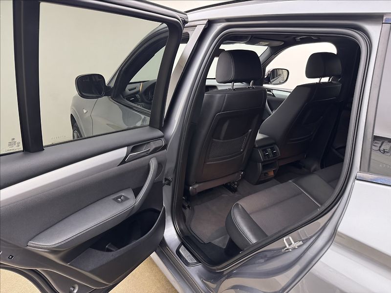 BMW X3 2,0 4X4 DPH M 2XKOLA NAVI ČR - fotka 29 z 36