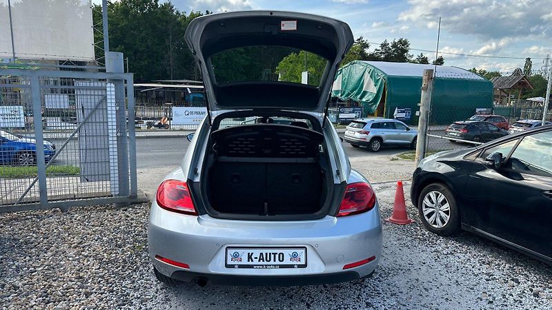Volkswagen Beetle (2012) 1.2TSI 77kW REZERVOVANO - fotka 23 z 25