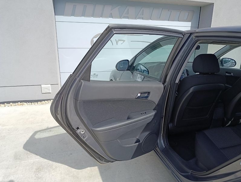 Hyundai i30 1.4 CVVT 80kW ČR  - fotka 26 z 31