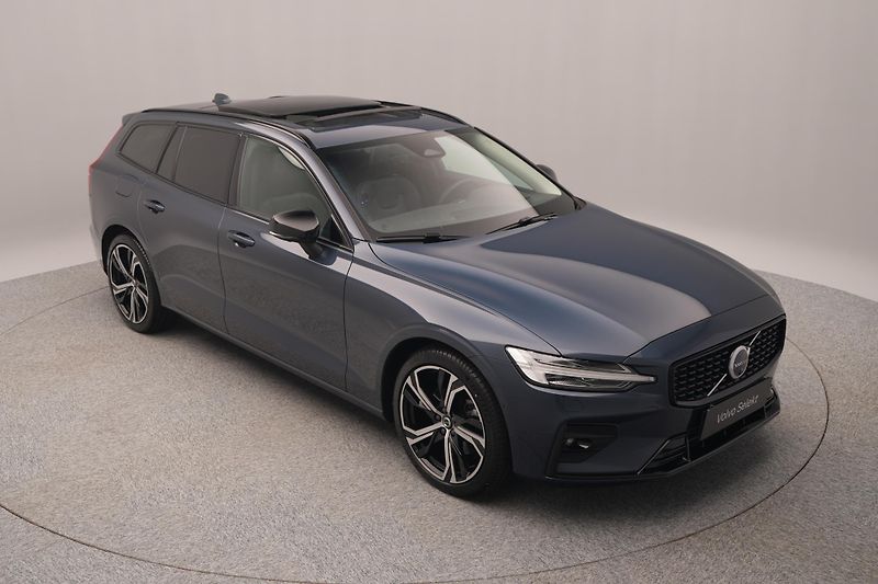 Volvo V60 B4 DARK PLUS AUT  - fotka 14 z 49