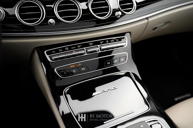 Mercedes-Benz Třídy E (2022) AMG E63 S 4MATIC 450kW - fotka 48 z 56