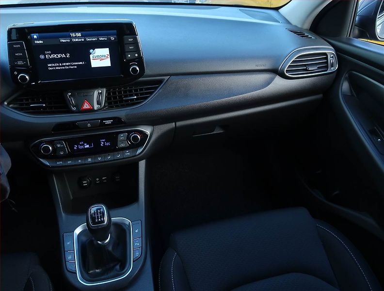 Hyundai i30 (2019) Style 1.4 T-GDI, Serv.kniha - fotka 8 z 19