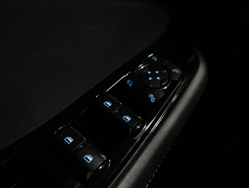 Ford S-MAX 2,0 EcoBlue NAVI KAMERA VÝHŘEV - fotka 22 z 46