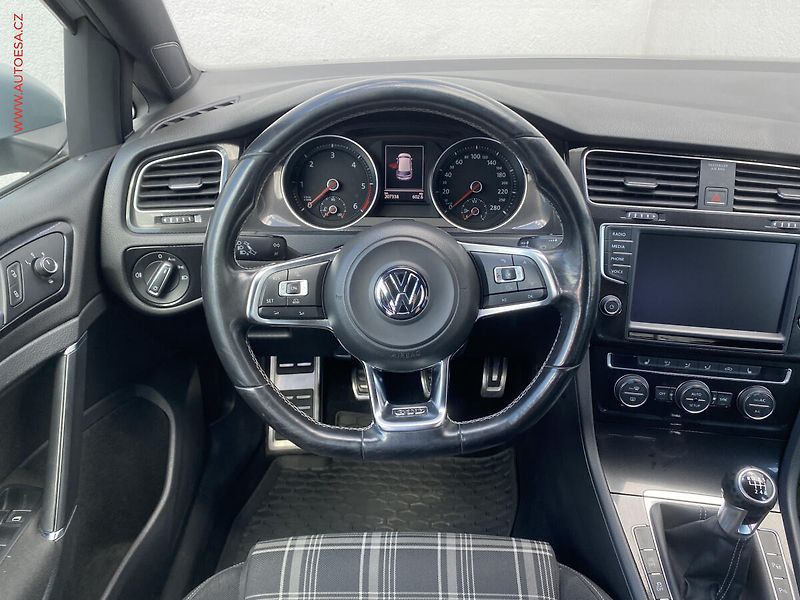 Volkswagen Golf (2013) 2.0 TDi VII, Navi, bixen - fotka 11 z 18