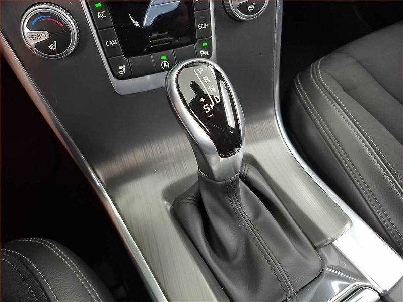 Volvo XC60 (2016) D3, Automat, Kůže, Navi - fotka 15 z 19