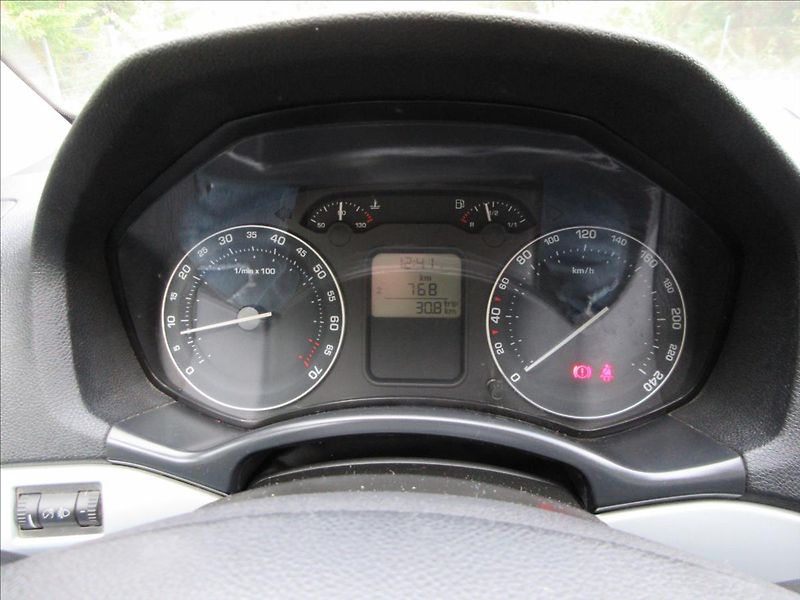 Škoda Octavia 1,6 i, 85Kw, Klima, Tažné. Nov - fotka 19 z 29