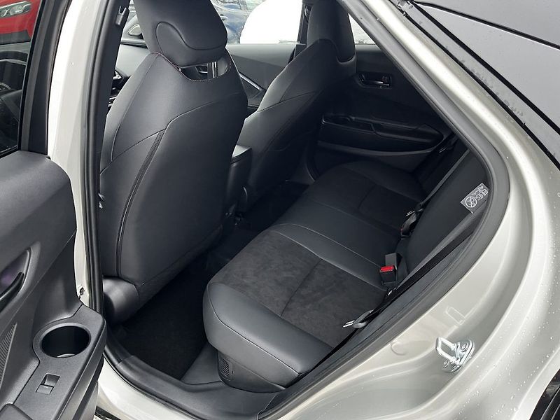 Toyota C-HR 2.0 Plug-in Hybrid ODBĚR IHNED - fotka 10 z 29
