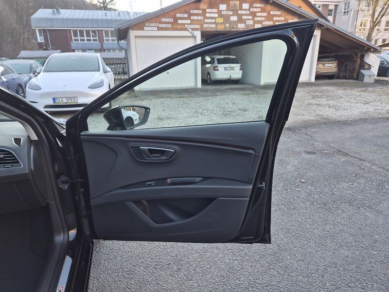 Seat Leon ST FR 2,0TDi 110kw DSG 18ALU - fotka 33 z 43
