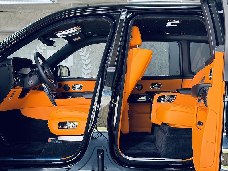 Rolls-Royce Cullinan (2026) Black B SHOOTING STARS BESPOKE - fotka 18 z 45