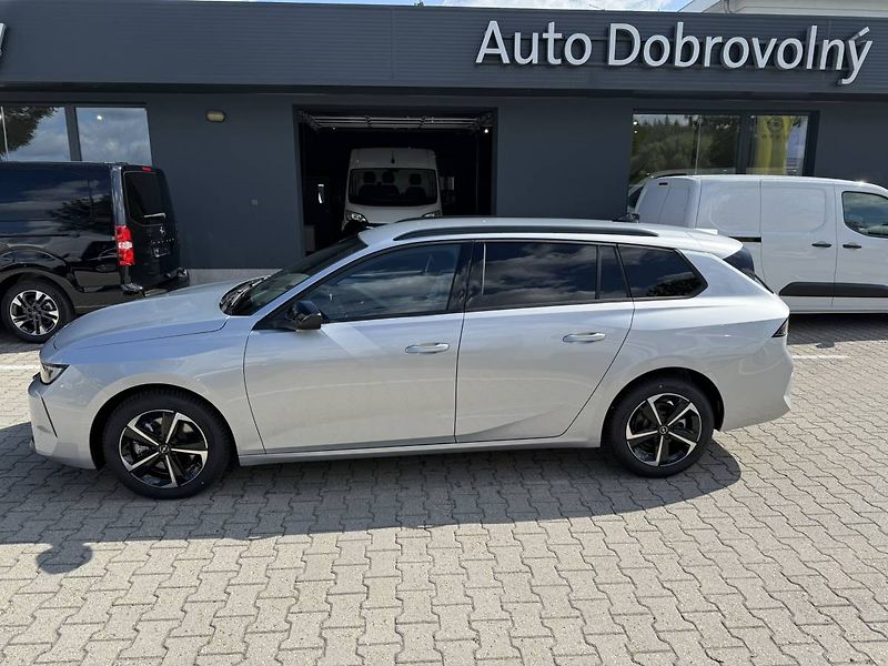 Opel Astra Edition ST 1.2 TURBO (96kW/130 - fotka 2 z 25