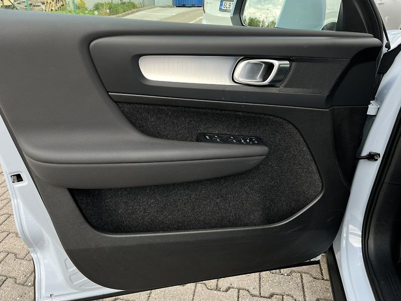 Volvo XC40 FWD T2 Core - fotka 11 z 44