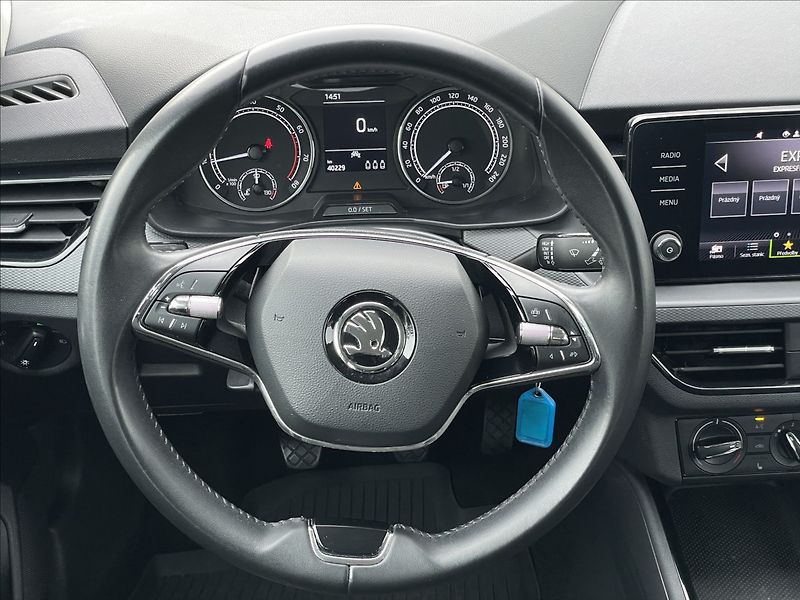 Škoda Scala 1,0 TSI Ambition Plus LED+PDC - fotka 8 z 24