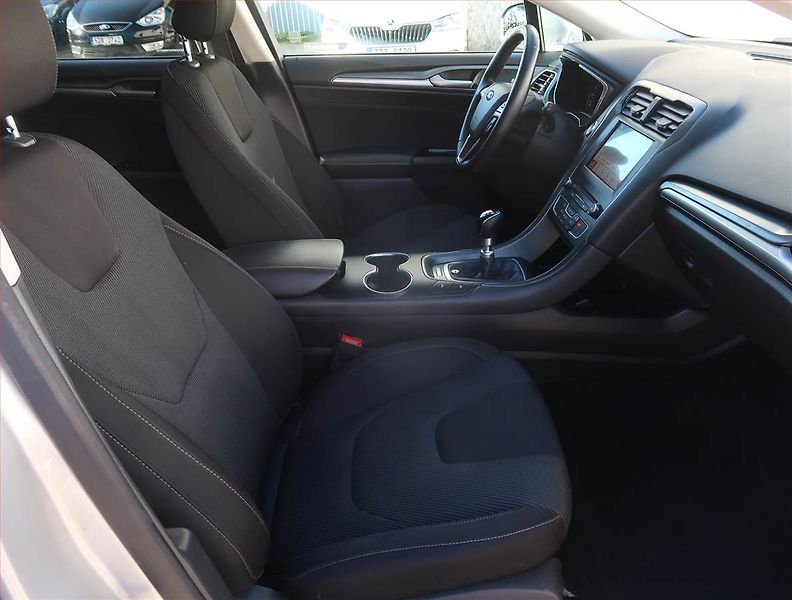 Ford Mondeo (2018) Titanium 2.0 TDCI, 4X4 - fotka 9 z 21
