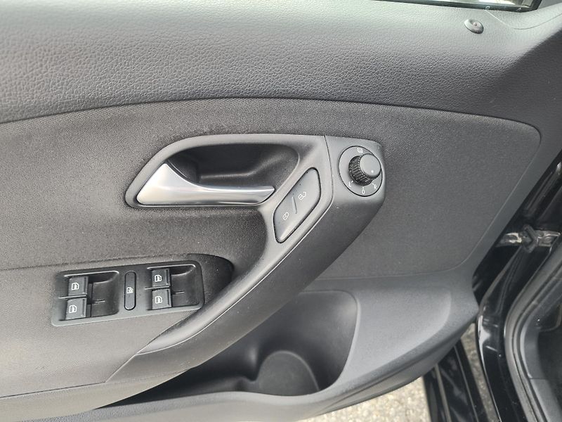 Volkswagen Polo (2009) 1.4 63KW/AC/PDC/ALU/VYHŘ.SEDAD - fotka 21 z 42