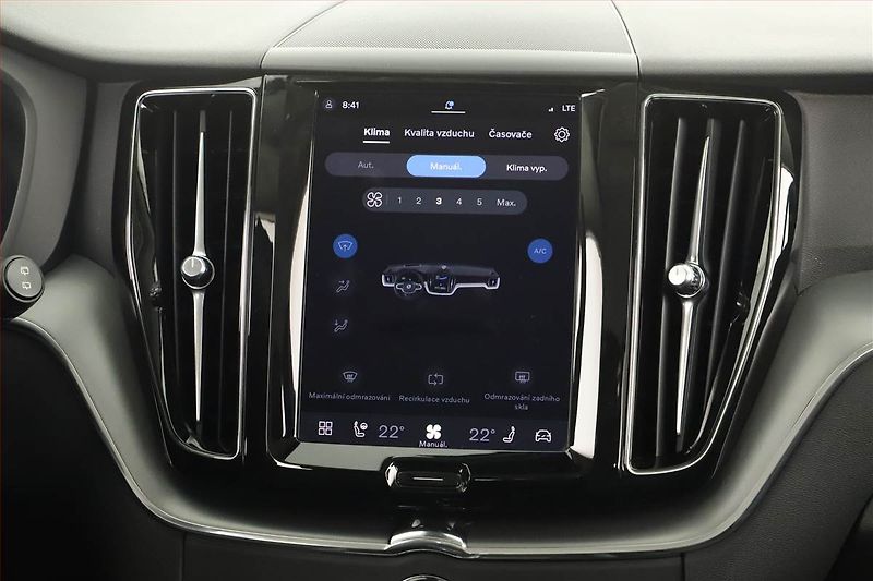 Volvo XC60 (2023) B4 - fotka 16 z 20