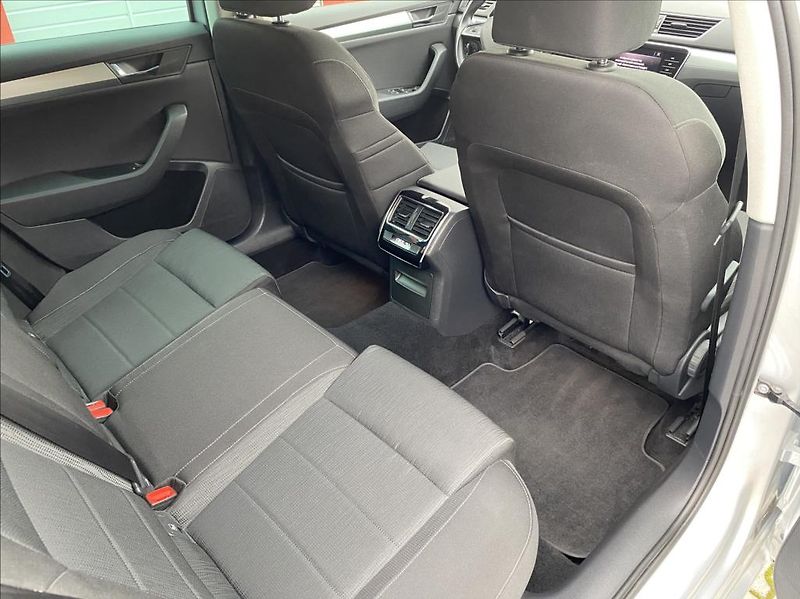 Škoda Superb 2,0 TDi  EXECUTIVE / DSG / NAV - fotka 20 z 37