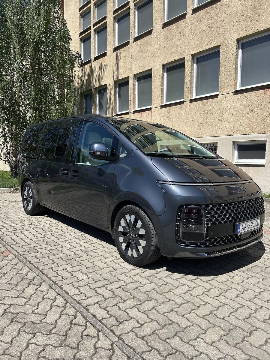 Hyundai Staria