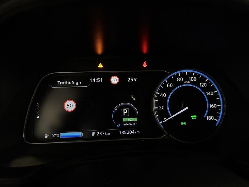 Nissan Leaf Electric drive 110kW Business - fotka 18 z 41