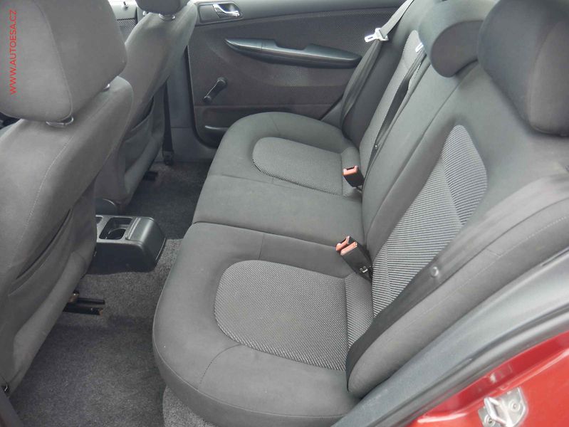 Škoda Fabia (2004) 1.4TDi, ČR, AC, TZ, STK2/28 - fotka 10 z 17
