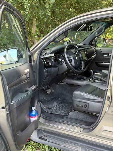 Toyota Hilux (2021) Toyota Hilux 2.8  - fotka 8 z 16