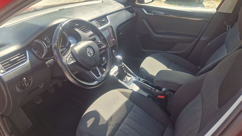 Škoda Octavia 1,6 Tdi - fotka 8 z 12